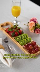 Petisqueira de Madeira Kit Petisqueira para Molhos com Trio de Ramequin de Porcelana Branca